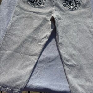 White Jeans with Embroidered Pockets